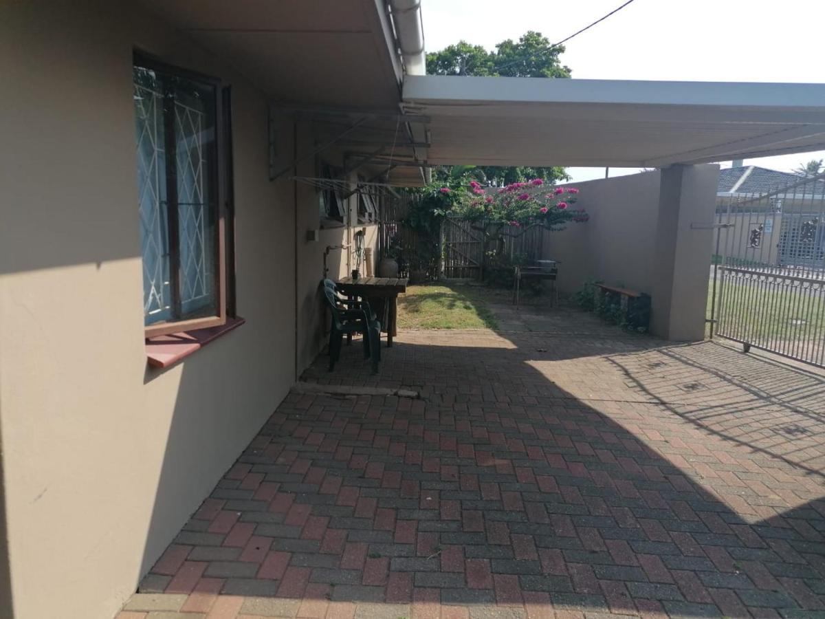 51 On Goodliffe * Durban